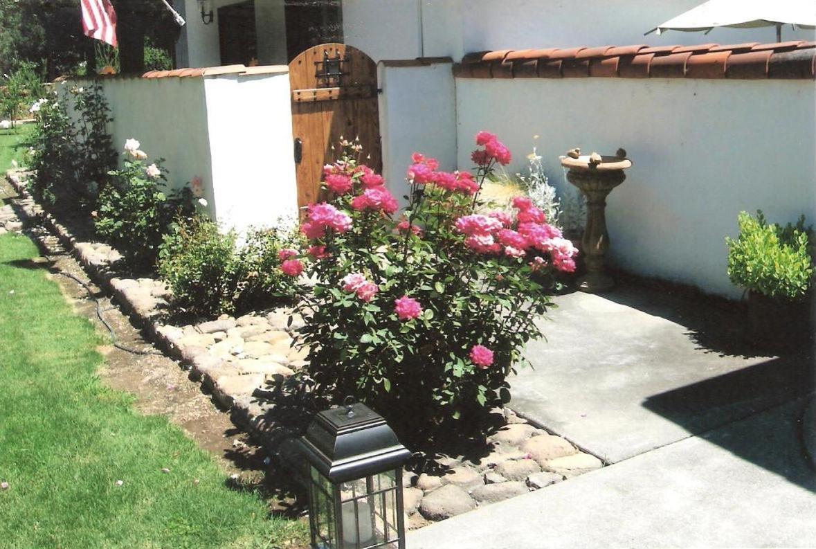 Spanish Villa Inn St. Helena Exterior photo