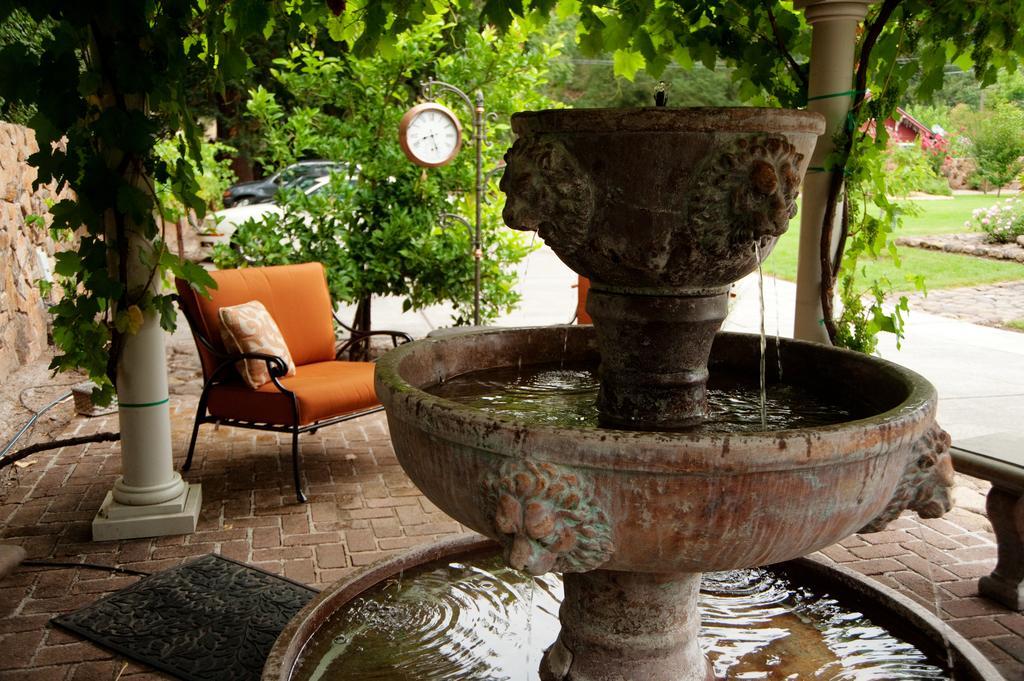 Spanish Villa Inn St. Helena Exterior photo